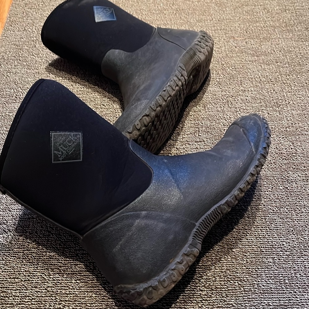 Preowned Muck boot company Boots Size 7